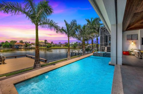 685 Cameo Ct, Marco Island, FL 34145-1904