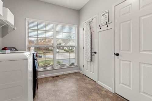 2856 Crosshurst Ct, Darbydale OH  43123-8087 exterior