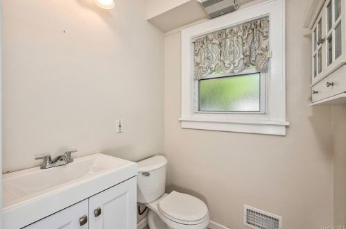 176 Davis Ave, White Plains NY  10605-3107 exterior