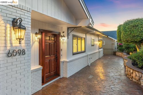 6098 Fairlane Dr, Oakland, CA 94611-1806