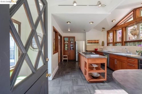 66 Panoramic Way, Berkeley CA 94704-2540 exterior