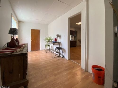 17 Hawthorne Ave, East Orange, NJ 07018-4008