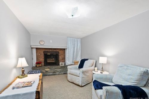 17 River Ln, Deep River CT  06417-1924 exterior