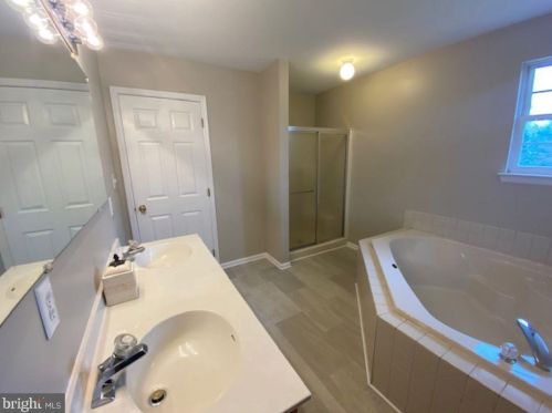 55 Kings Ct, Swedesboro NJ  08085-5033 exterior