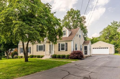 15 Beverly Rd, Bridgeport, CT 06611-4903