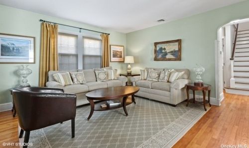 610 12th St, New Hyde Park, NY 11040-5569