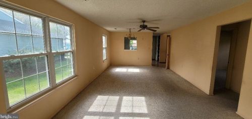 21 Kelly Dr, West Deptford, NJ 08096-6711