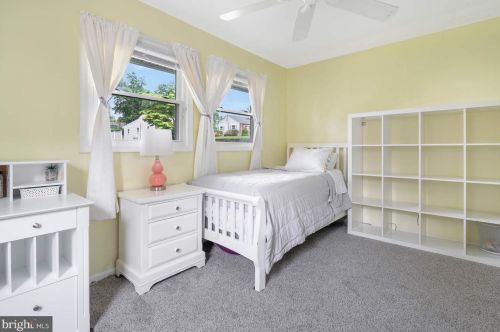 1009 Willow St, Southampton PA  18966-3435 exterior