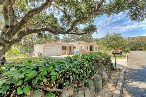 1220 Woodland Dr, Santa Paula, CA 93060-1257
