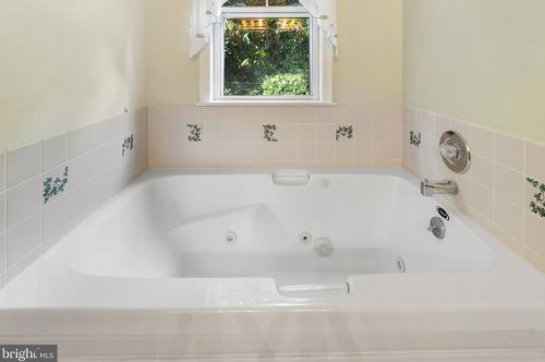 617 Grand Ave, Pittsburgh PA  19083-3224 exterior