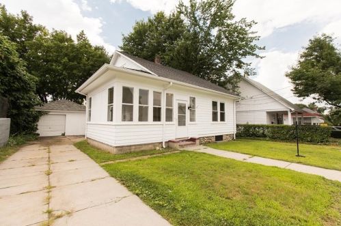 132 Canton St, Providence, RI 02908-4245