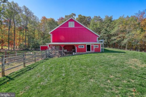 7455 Hillside Dr, Spring Grove PA  17362-8555 exterior