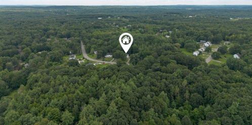 24 Juniper Rd, Derry NH  03038-5538 exterior
