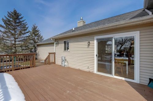 1100 Lee St, Lake Mills WI  53551-1938 exterior