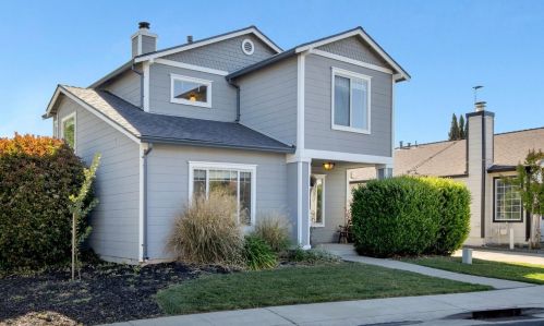 6737 Alamar Way, Elk Grove, CA 95758-6258