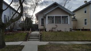 862 14th St, Manitowoc, WI 54220-5105