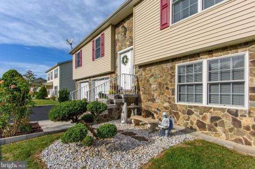 104 Sgrignoli Ln, West Enola, PA 17025-2952