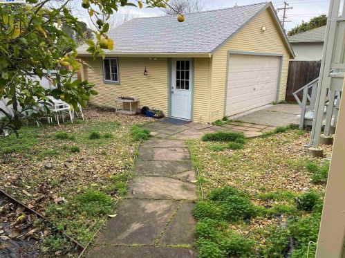 3015 Dakota St, Oakland CA 94602-3801 exterior