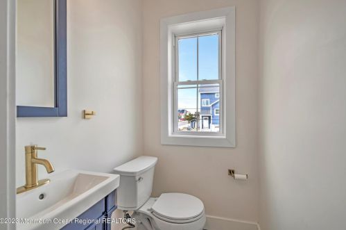 1217 Niihau Dr, Lacey NJ  08731-4702 exterior