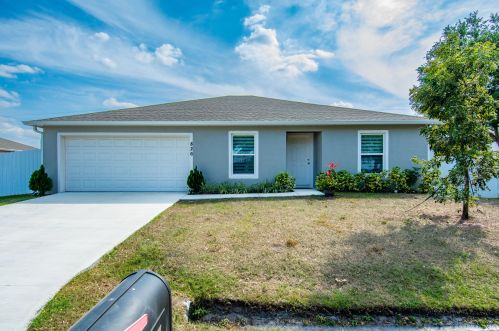 826 Juliet Ave, Fort Pierce, FL 34953-1270