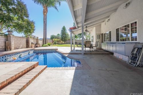 2828 Inyo Cir, Simi Valley CA 93063-2002 exterior