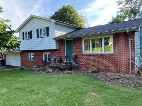 205 Randall Dr, New Castle PA  16105-5145 exterior