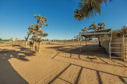 42522 15 St, Lancaster CA 93534-6212 exterior