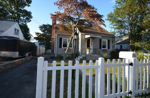 254 Burnsford Ave, Bridgeport, CT 06606-3424