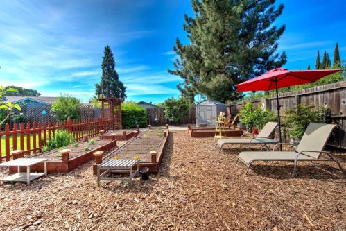 1000 Woodridge Dr, Vacaville CA  95687-6440 exterior