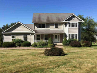 61 Beach Rd, Poughquag, NY 12570-5133