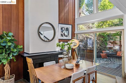 5857 Ascot Dr, Oakland CA 94611-1711 exterior