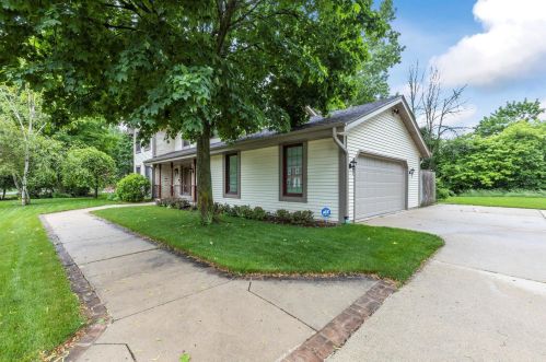 9740 Huntington Dr, Thiensville, WI 53097-3823