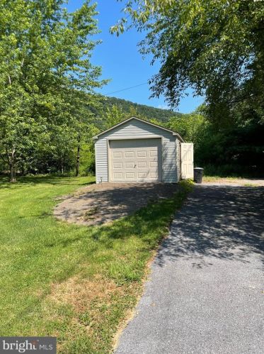 200 Fairmont Rd, Hopewell, PA 16650-8424