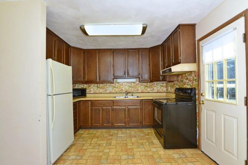 23 Rosemont Ave, Cumberland RI  02864-7518 exterior