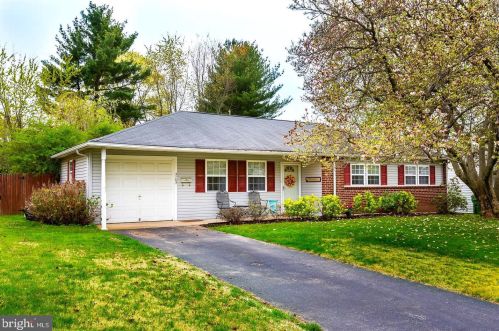 3105 Sycamore Ln, Norristown, PA 19401-1327