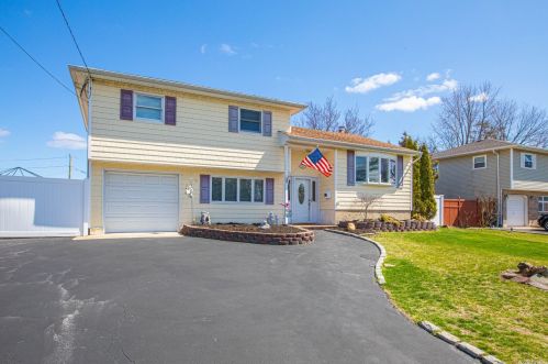 21 20th St, Deer Park, NY 11729-3913