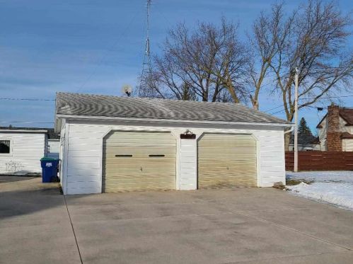 820 Bechaud Ave, Fond Du Lac, WI 54937-1204