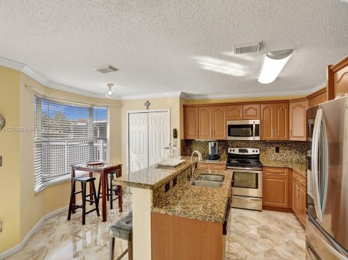 1282 192 Ave, Hollywood FL 33029-5823 exterior