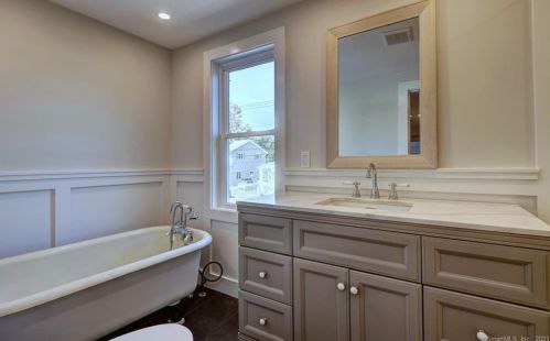 965 Broadway, Milford CT  06460-6308 exterior