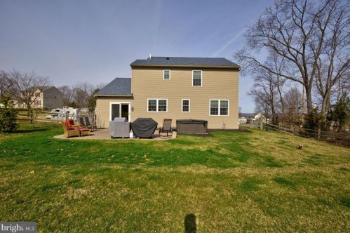 1 Diprinzio Dr, Pottstown PA  19464-2038 exterior