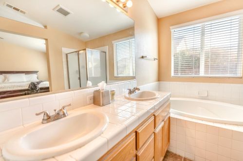 679 Apricot Ct, Los Banos CA  93635-9691 exterior