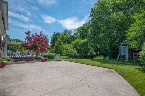 3321 Hammersmith Ln, Cincinnati OH 45248-2874 exterior