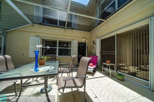 8133 Sedgewick Ct, West Palm Beach, FL 33406-8474