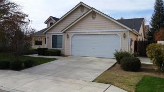 7707 Carnegie Ave, Fresno, CA 93722-2235