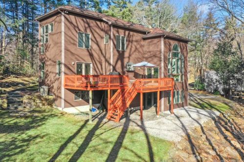 258 Pinewood Trl, Bridgeport, CT 06611-3369
