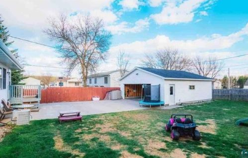 412 32nd St, Hibbing MN  55746-2696 exterior