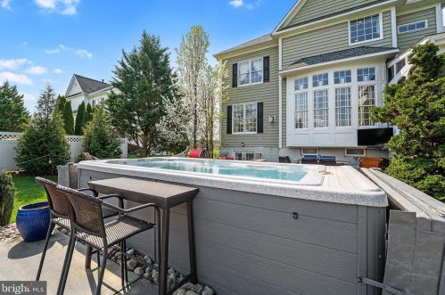 42306 Big Spg Ct, Leesburg VA 20176-6289 exterior