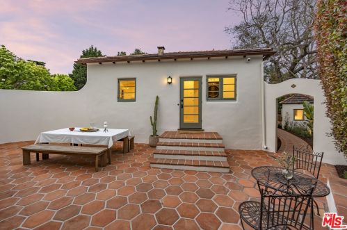 18 Calle Alamo, Santa Barbara CA  93105-2817 exterior