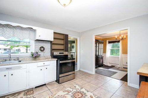 41 Talcott Rd, Glastonbury CT  06033-2918 exterior