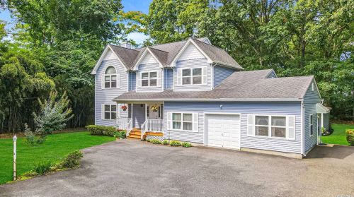 50 Howell Ave, South Setauket, NY 11720-4326